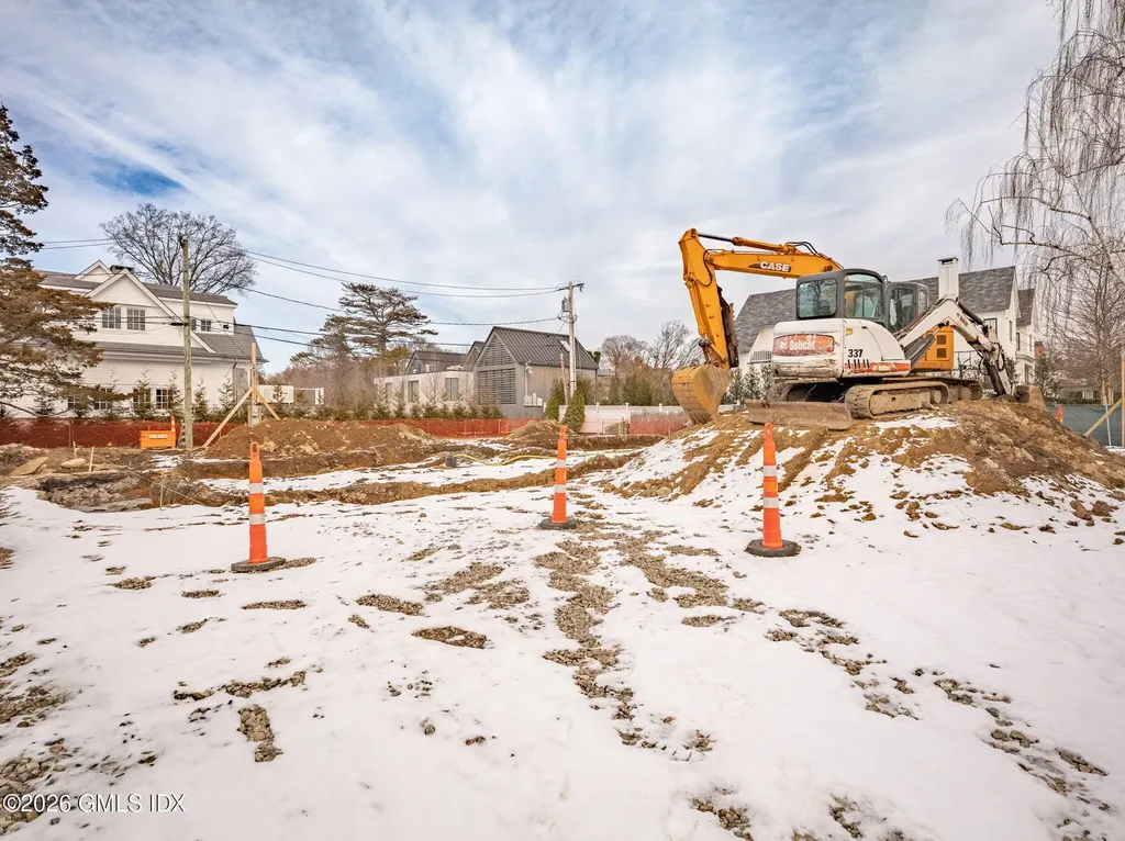 30 Meadowbank Road Old Greenwich CT 06870