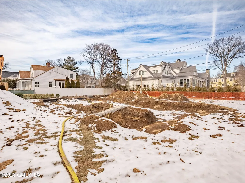 30 Meadowbank Road Old Greenwich CT 06870