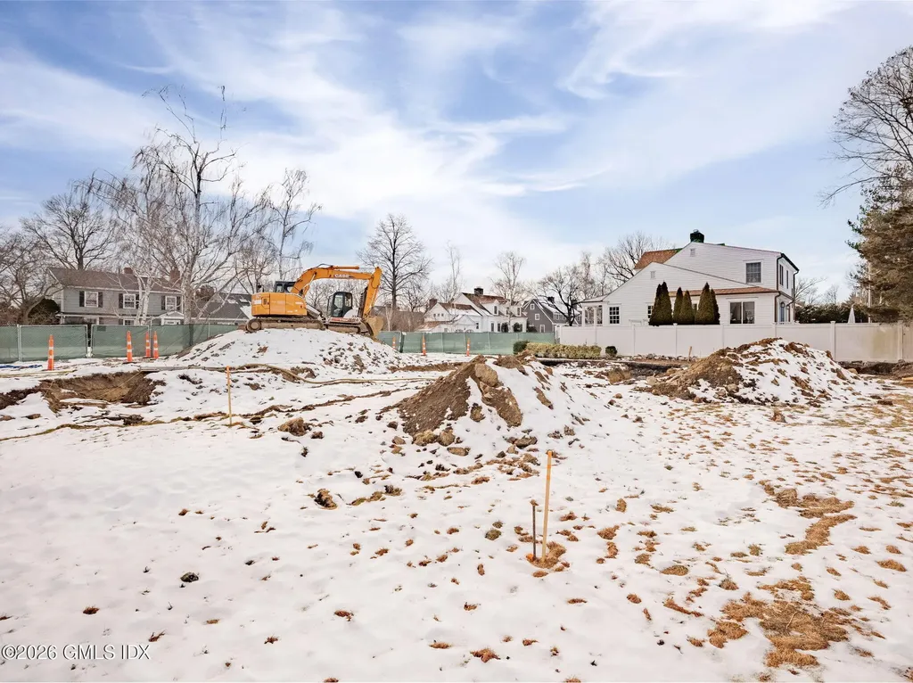 30 Meadowbank Road Old Greenwich CT 06870