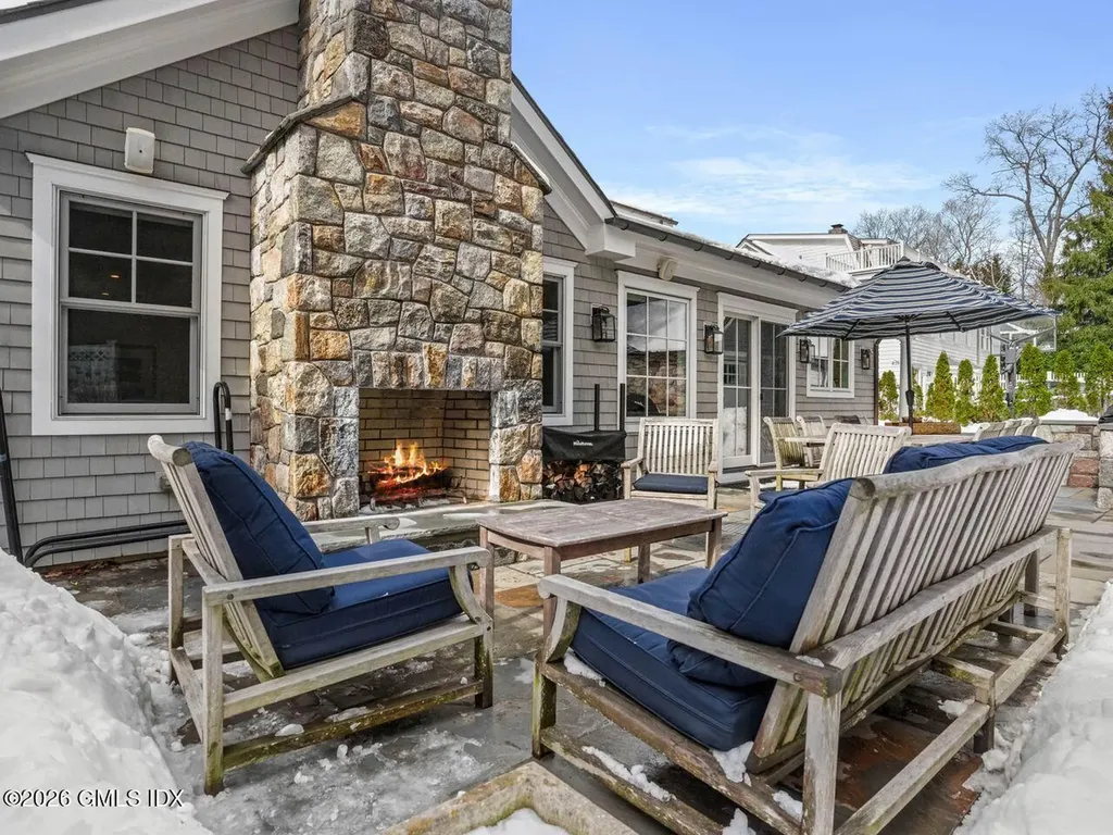 21 Lake Drive Riverside CT 06878