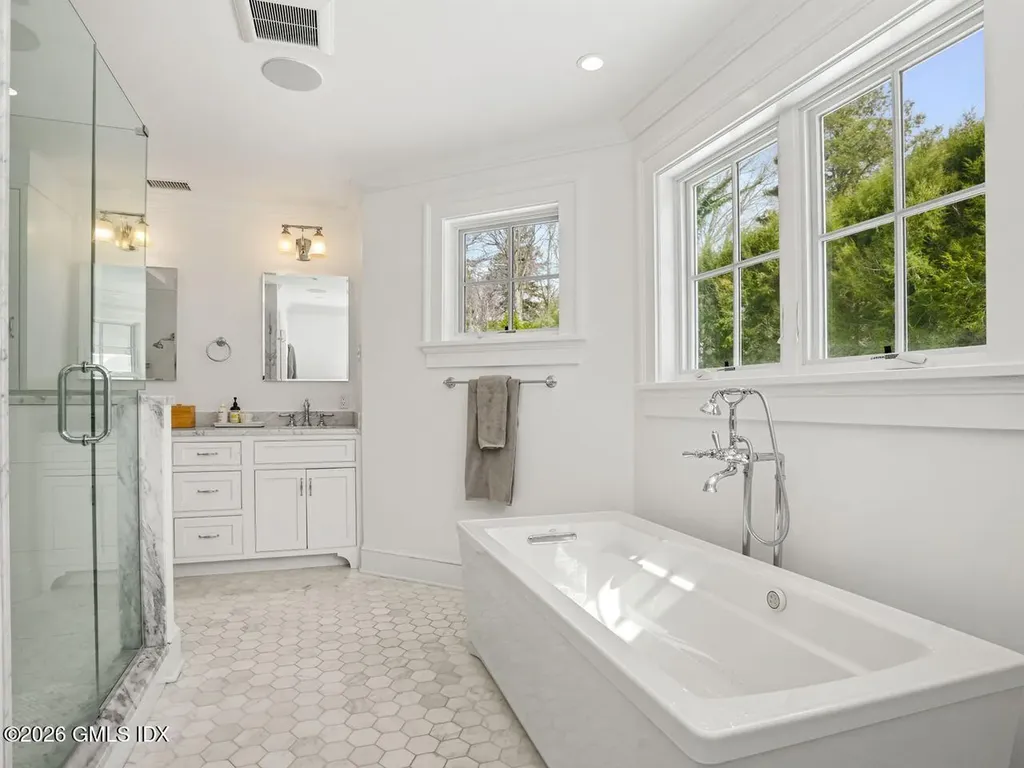 21 Lake Drive Riverside CT 06878