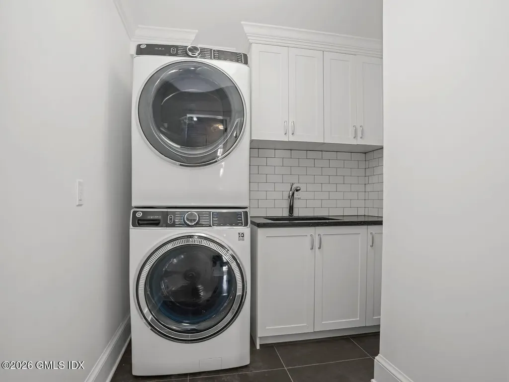 21 Lake Drive Riverside CT 06878