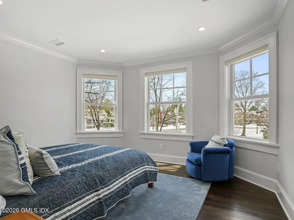 21 Lake Drive Riverside CT 06878