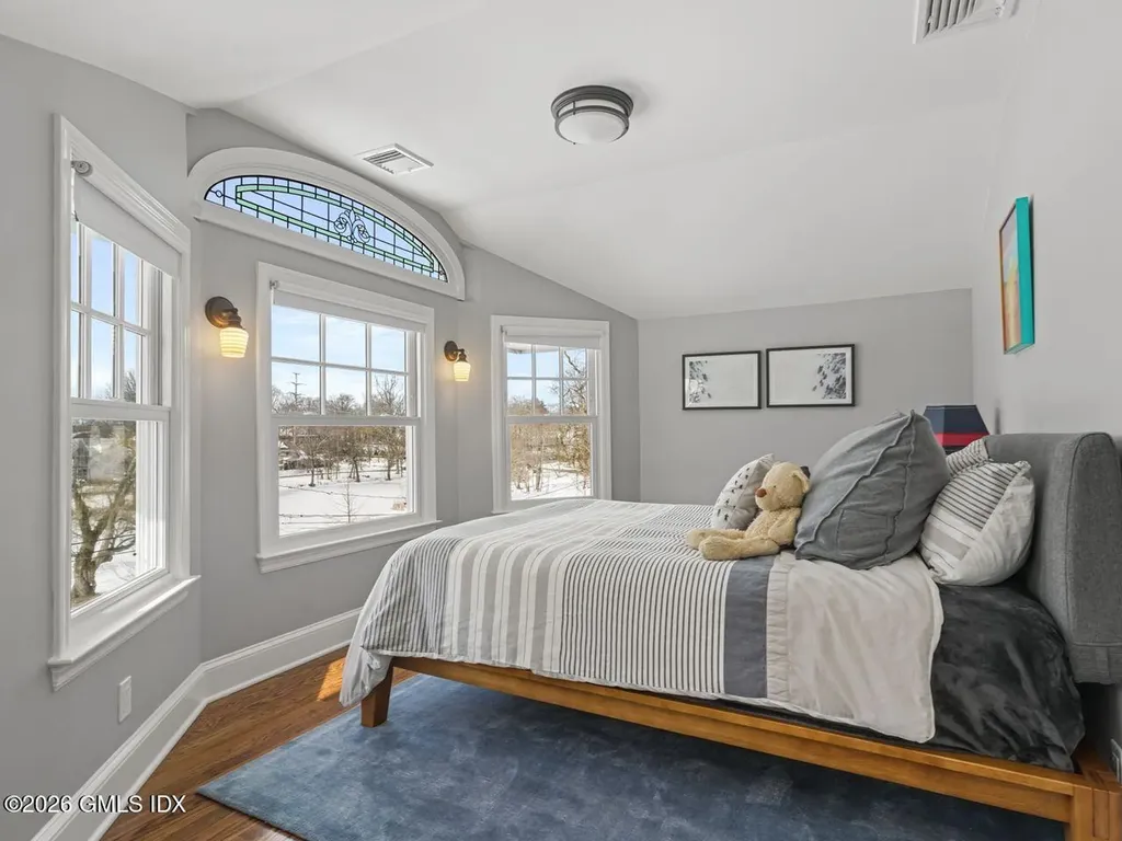 21 Lake Drive Riverside CT 06878