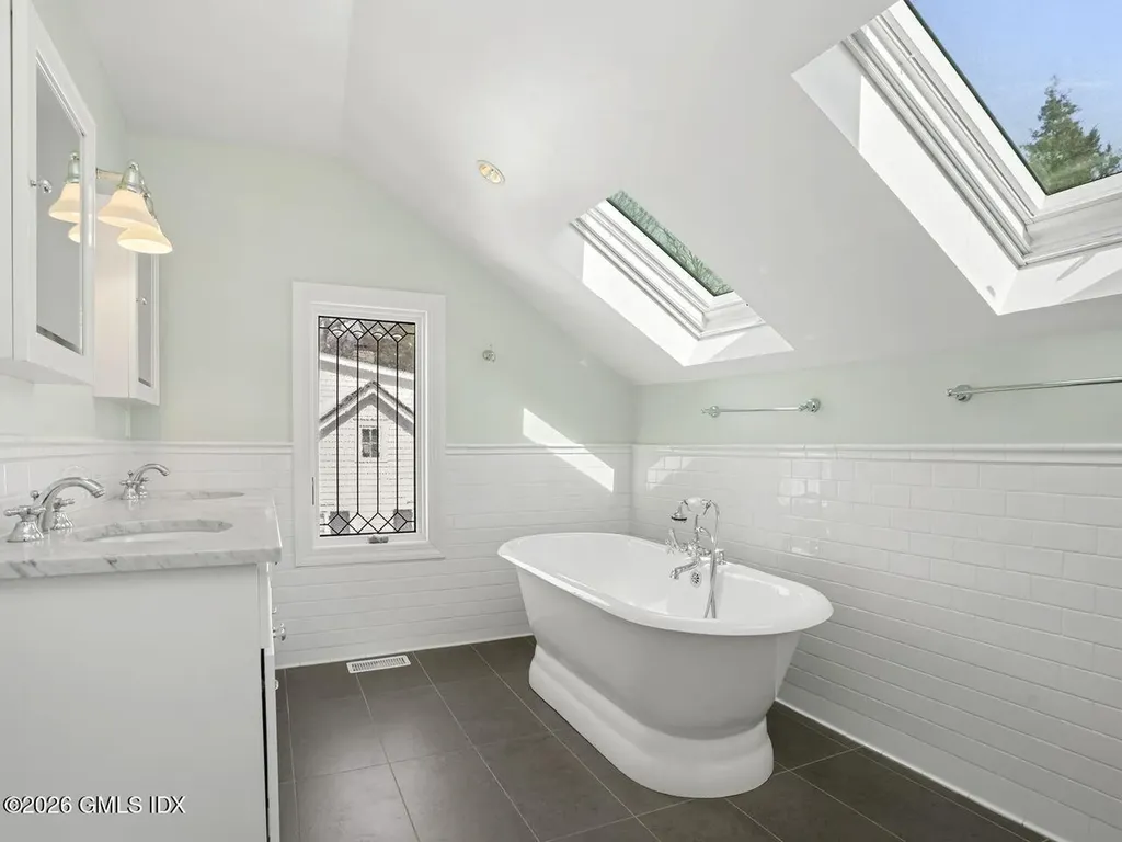 21 Lake Drive Riverside CT 06878