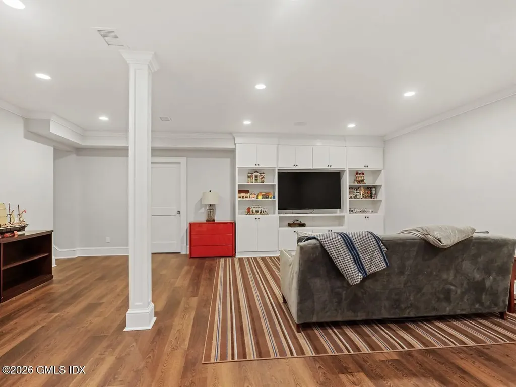 21 Lake Drive Riverside CT 06878