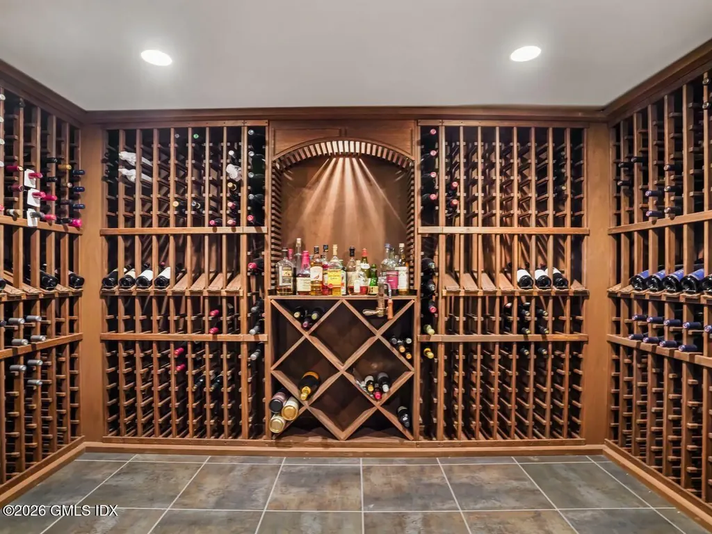 21 Lake Drive Riverside CT 06878