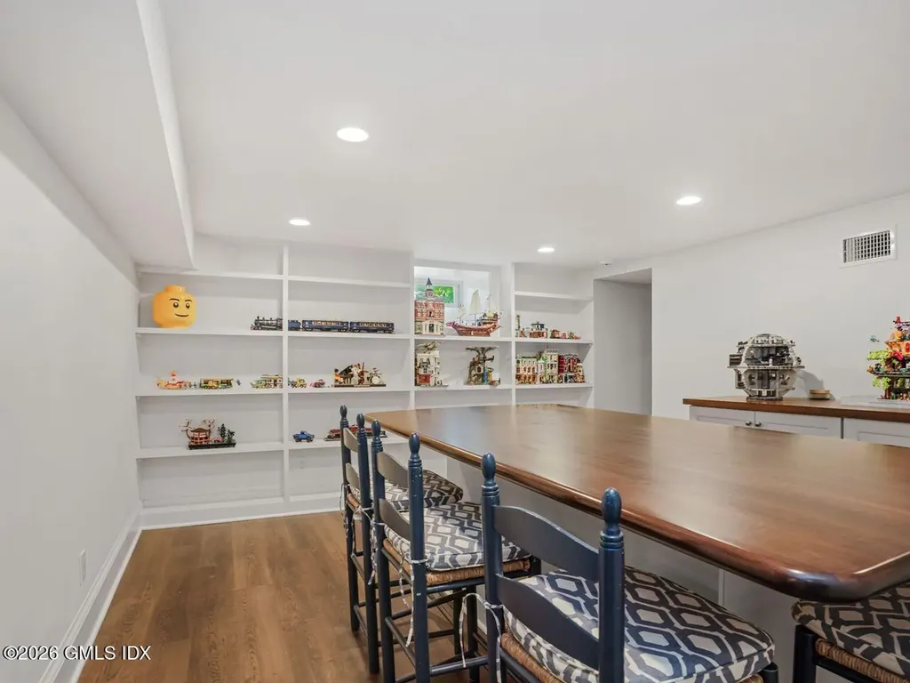 21 Lake Drive Riverside CT 06878