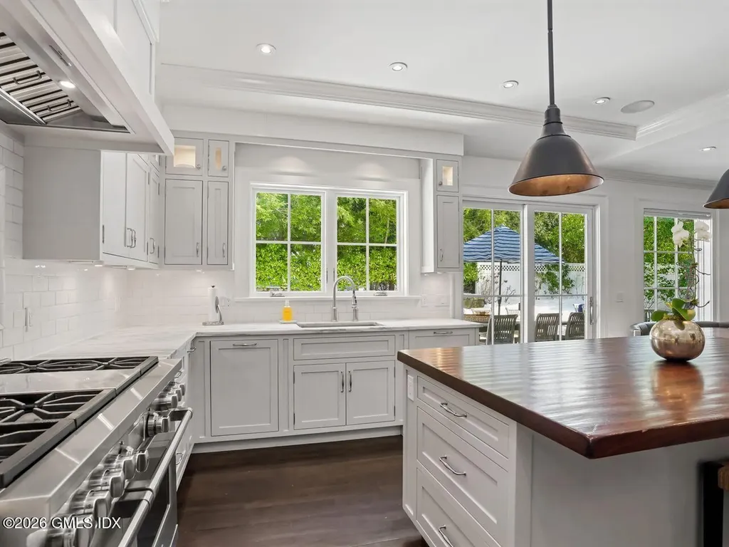 21 Lake Drive Riverside CT 06878