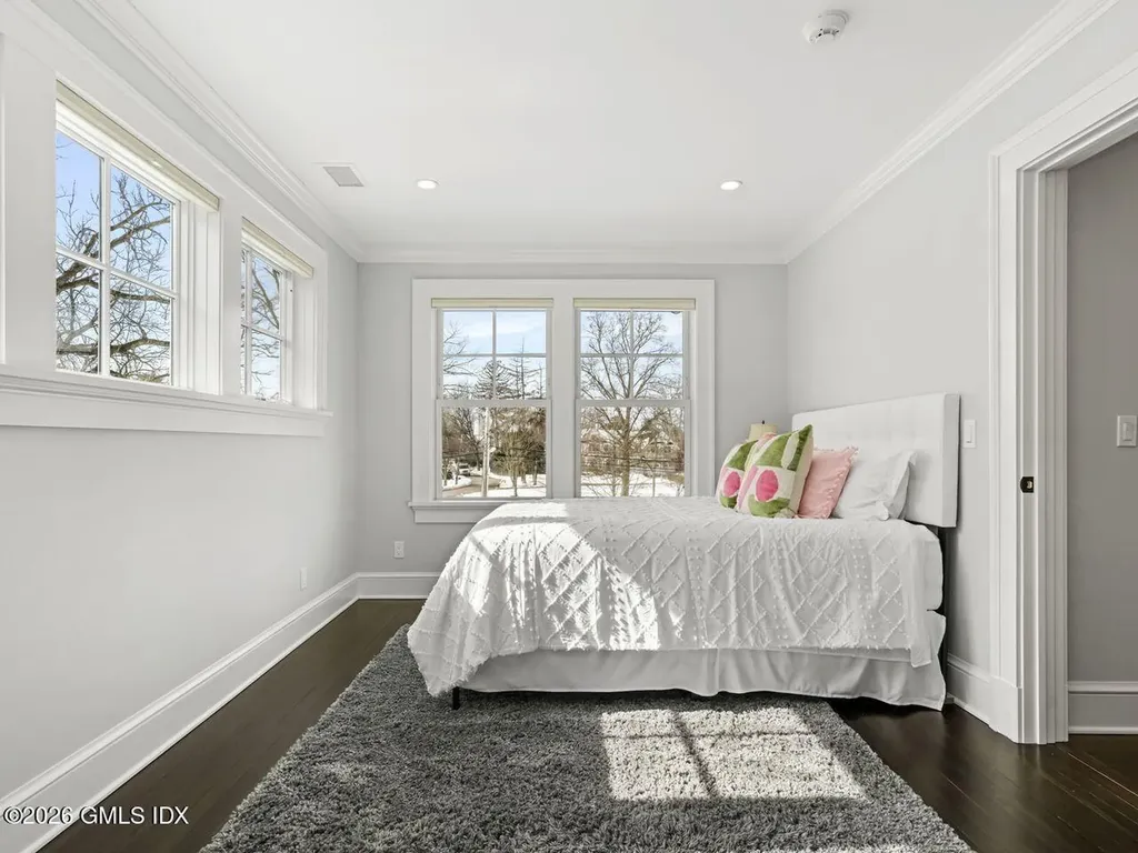 21 Lake Drive Riverside CT 06878