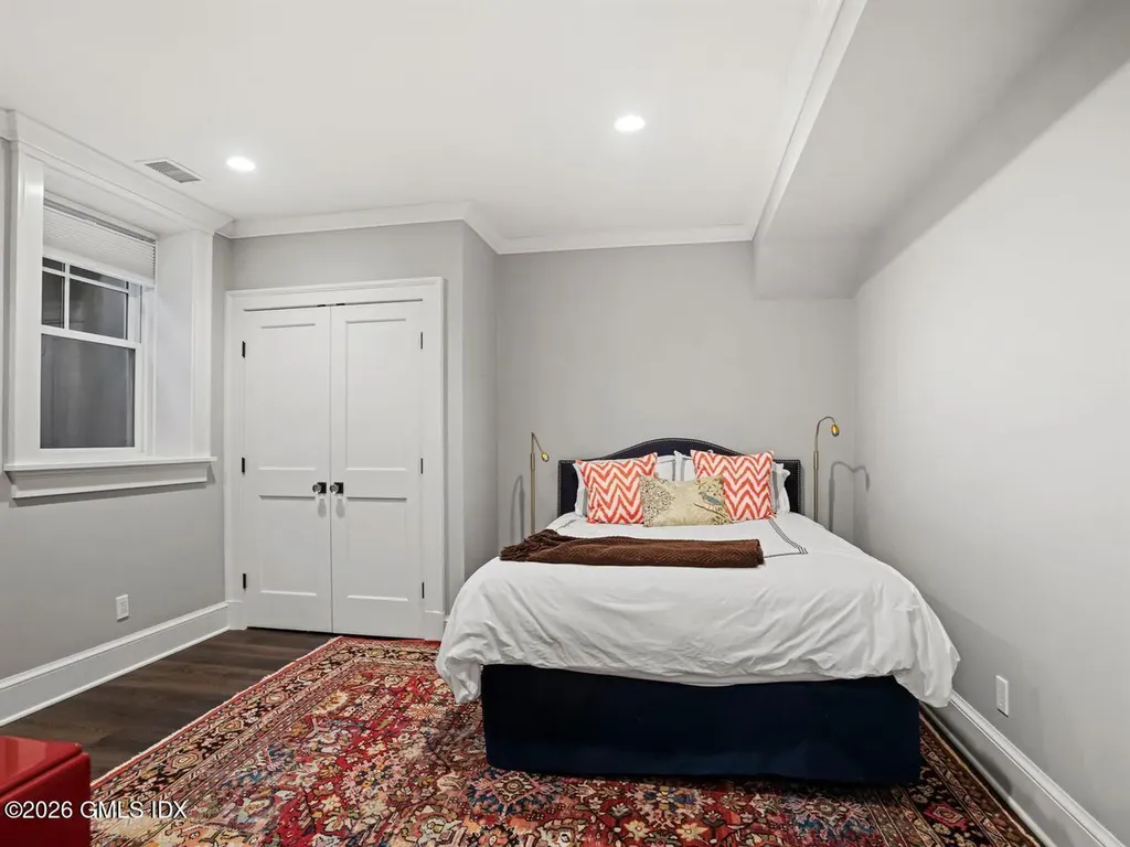 21 Lake Drive Riverside CT 06878