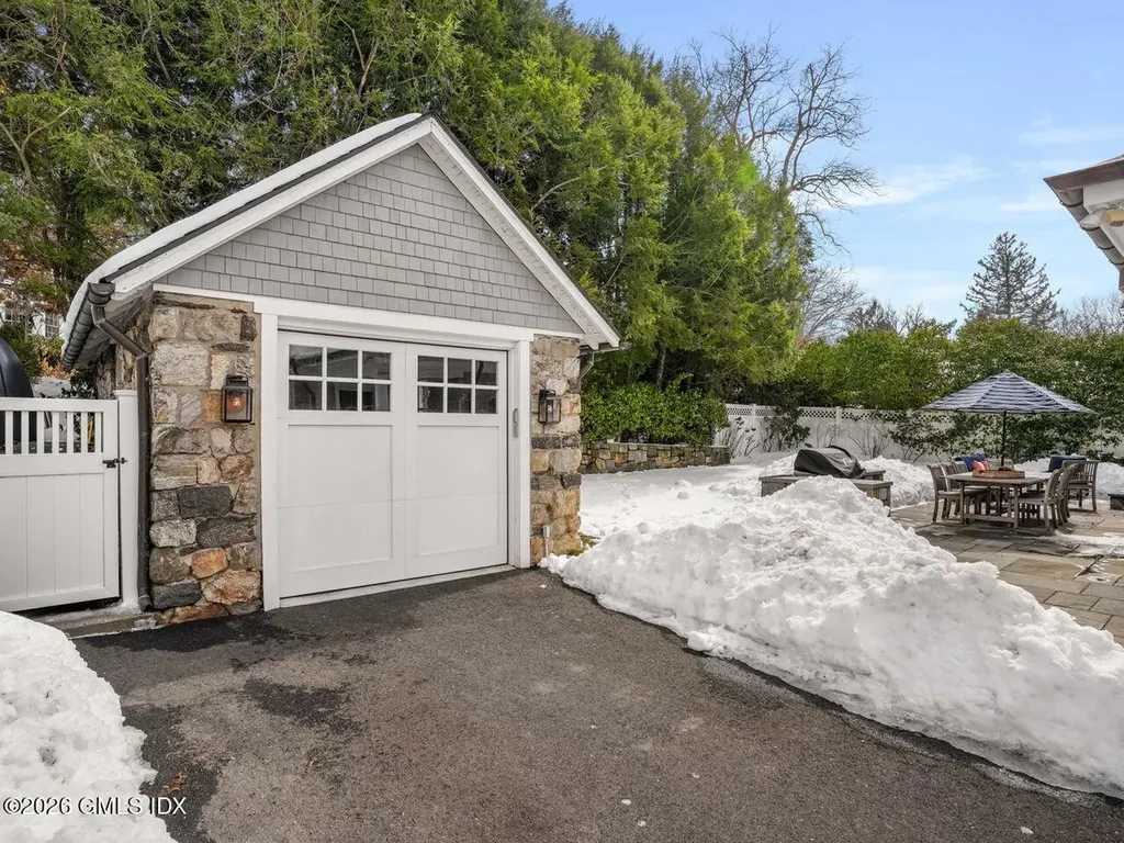 21 Lake Drive Riverside CT 06878