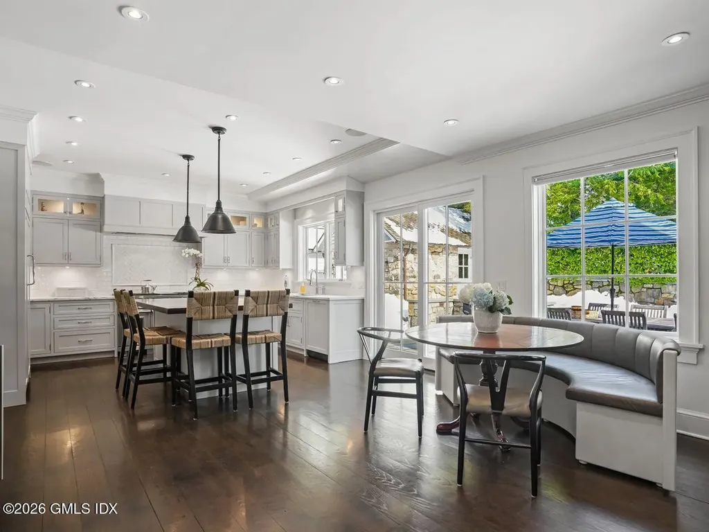 21 Lake Drive Riverside CT 06878