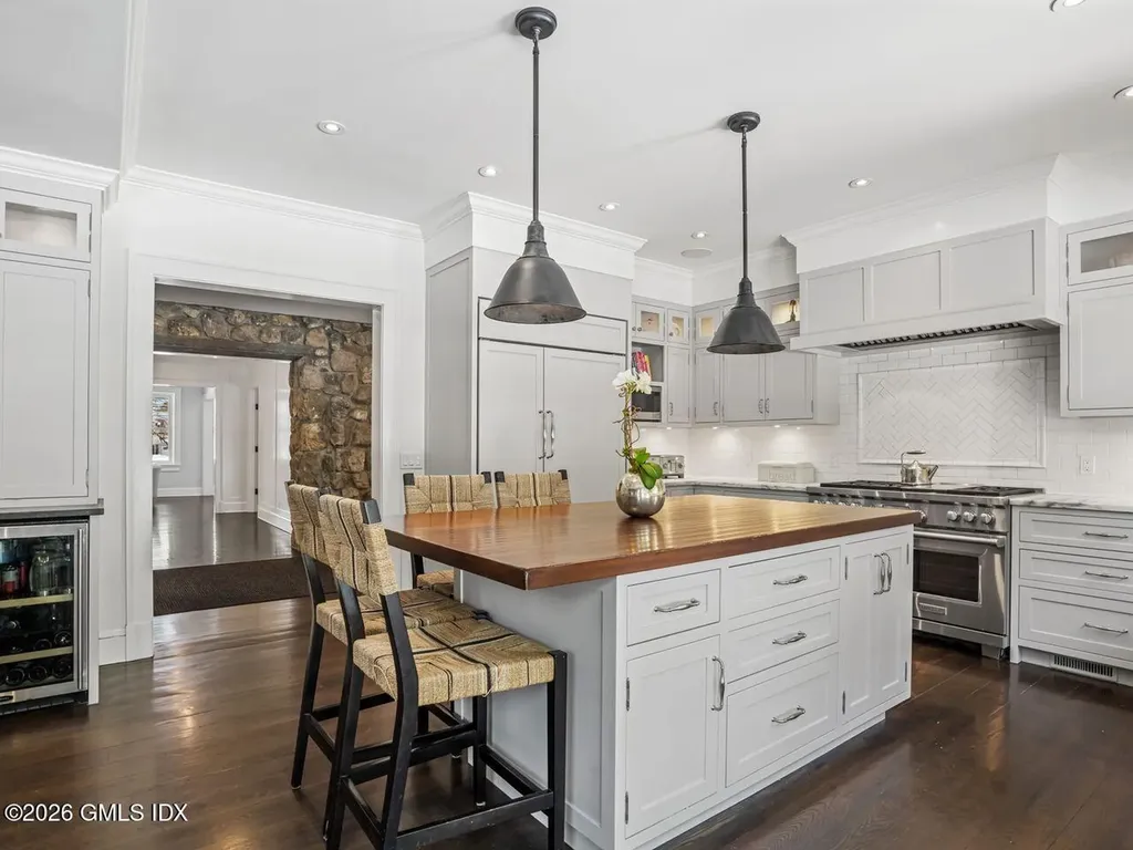 21 Lake Drive Riverside CT 06878