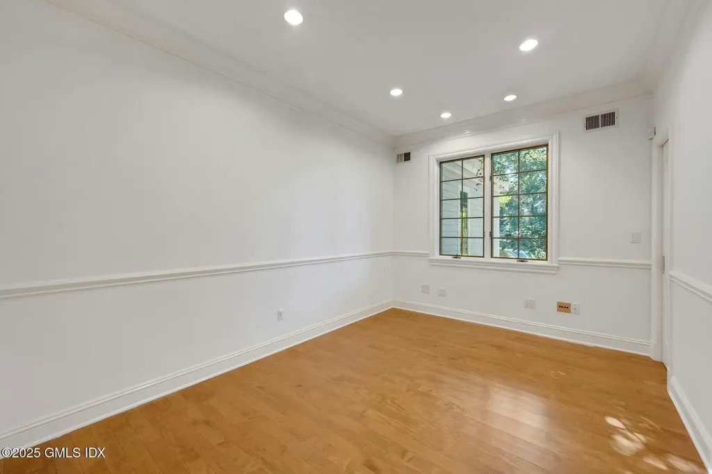 39 Running Brook Lane New Canaan CT 06840