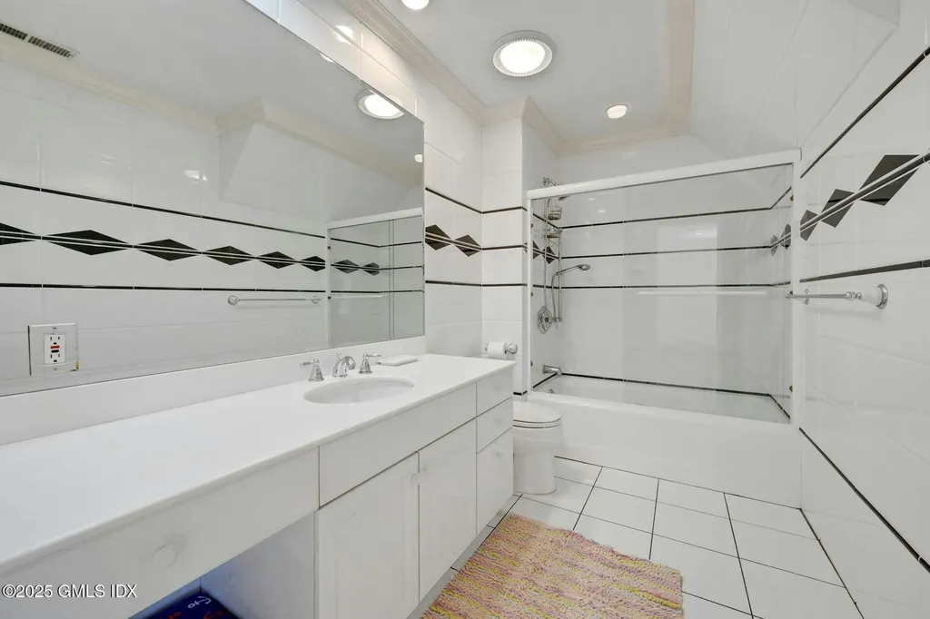 39 Running Brook Lane New Canaan CT 06840