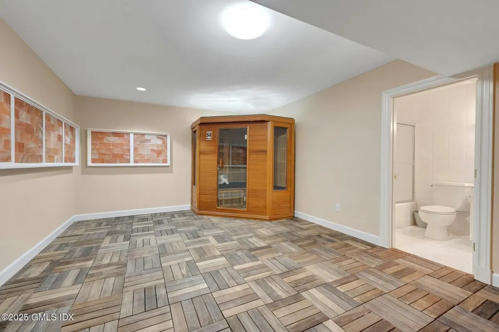 39 Running Brook Lane New Canaan CT 06840