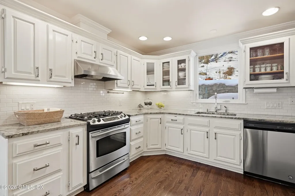 5 Halliwell Drive Stamford CT 06902