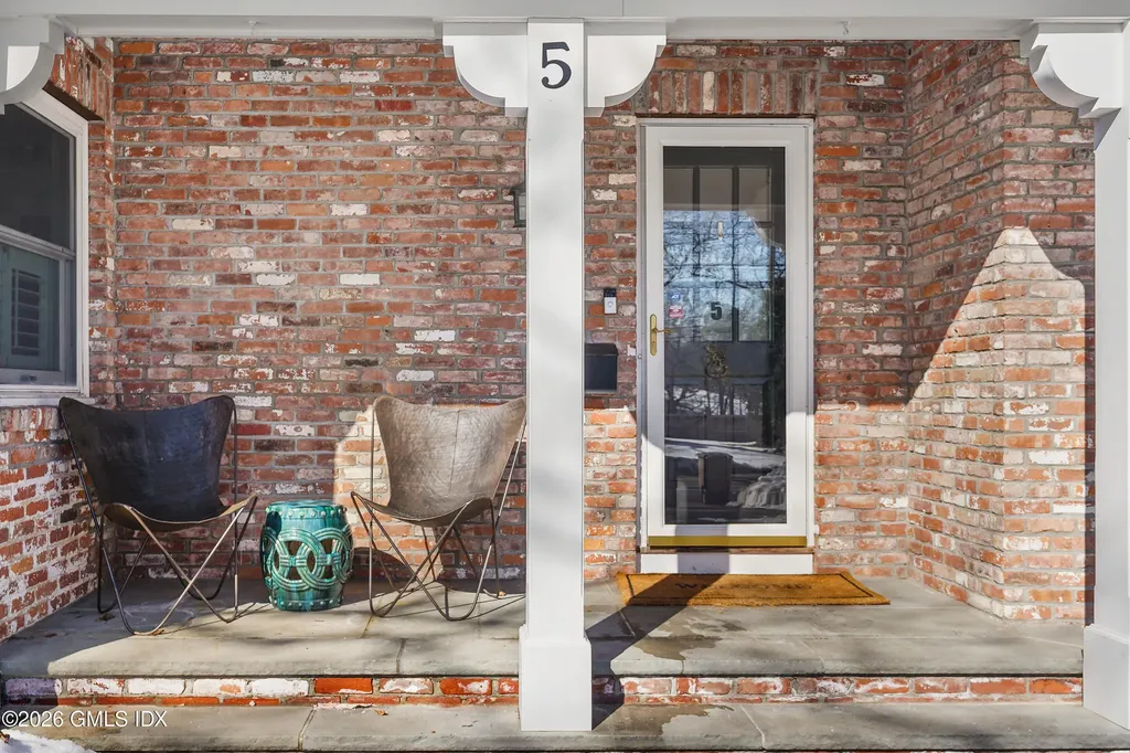 5 Halliwell Drive Stamford CT 06902