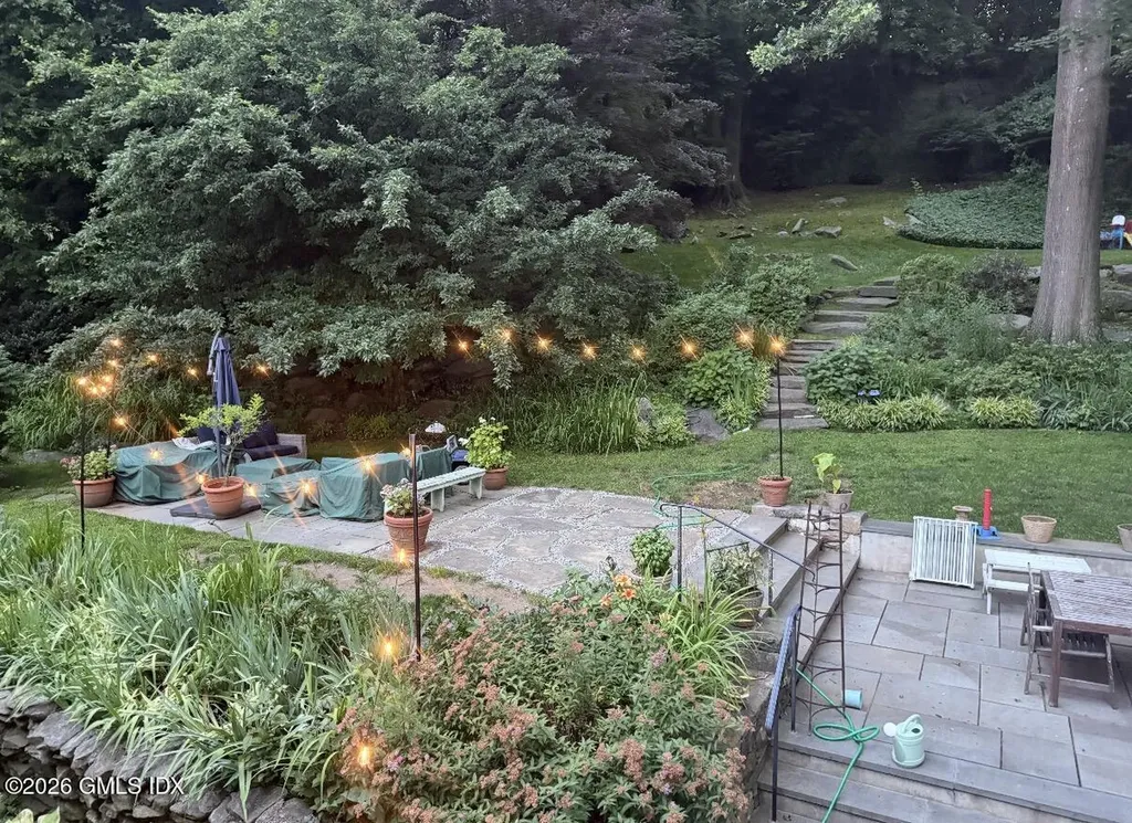 5 Halliwell Drive Stamford CT 06902