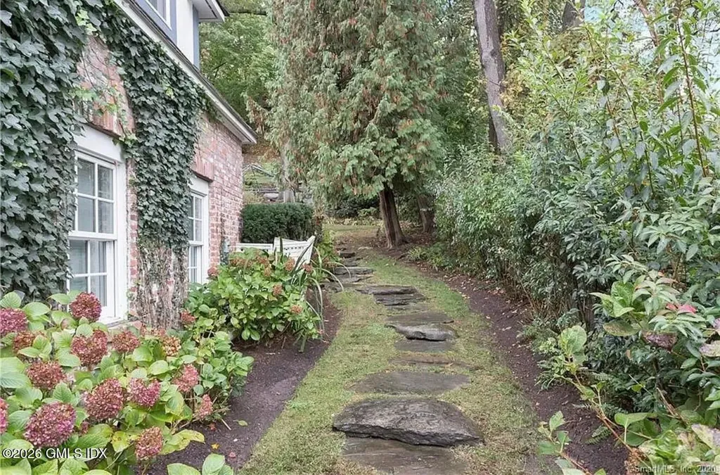 5 Halliwell Drive Stamford CT 06902