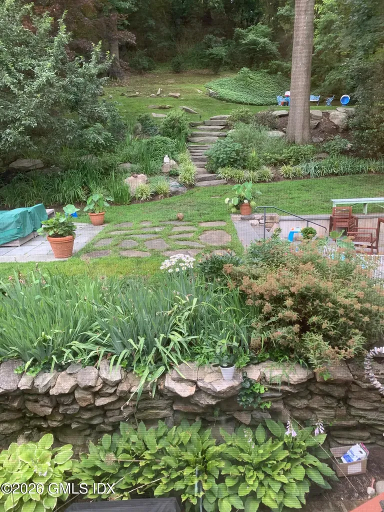 5 Halliwell Drive Stamford CT 06902