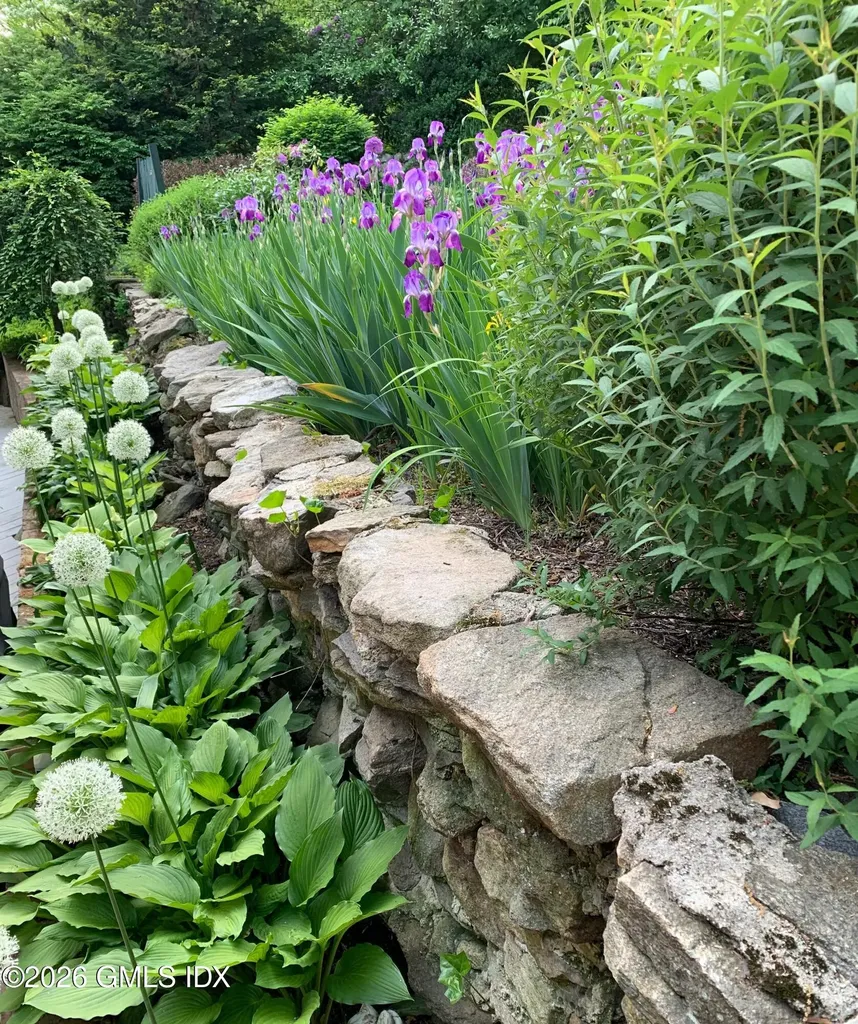 5 Halliwell Drive Stamford CT 06902