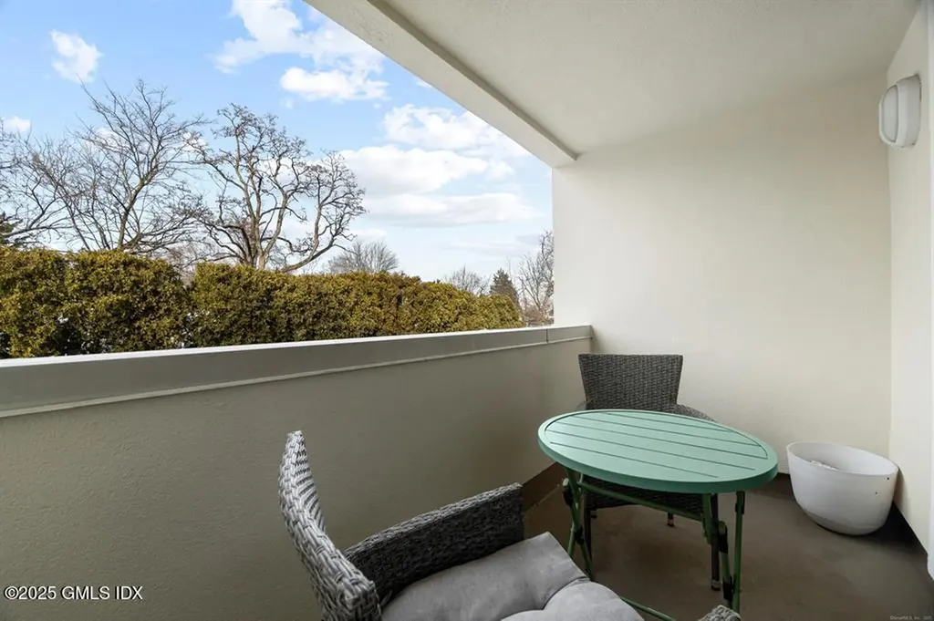 1535 E Putnam Avenue Old Greenwich CT 06870