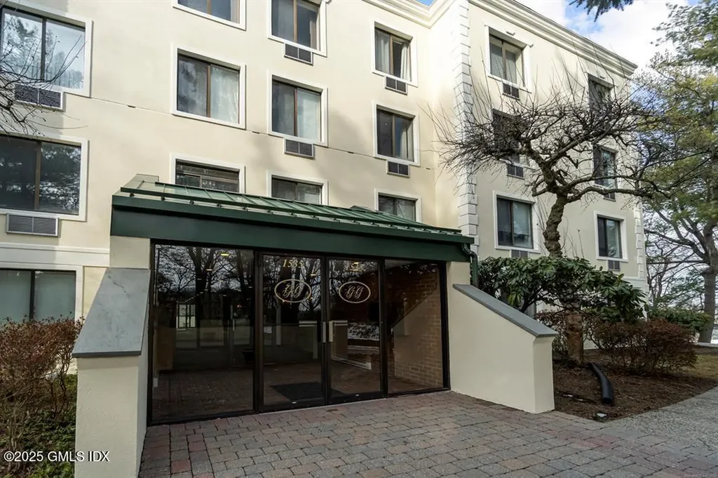 1535 E Putnam Avenue Old Greenwich CT 06870