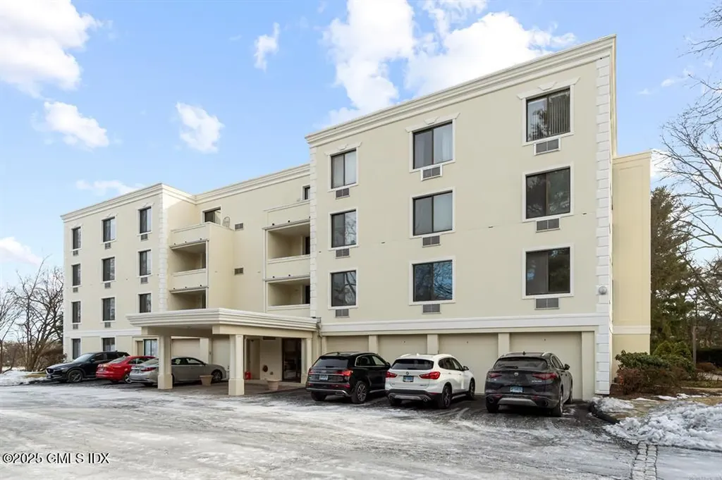 1535 E Putnam Avenue Old Greenwich CT 06870