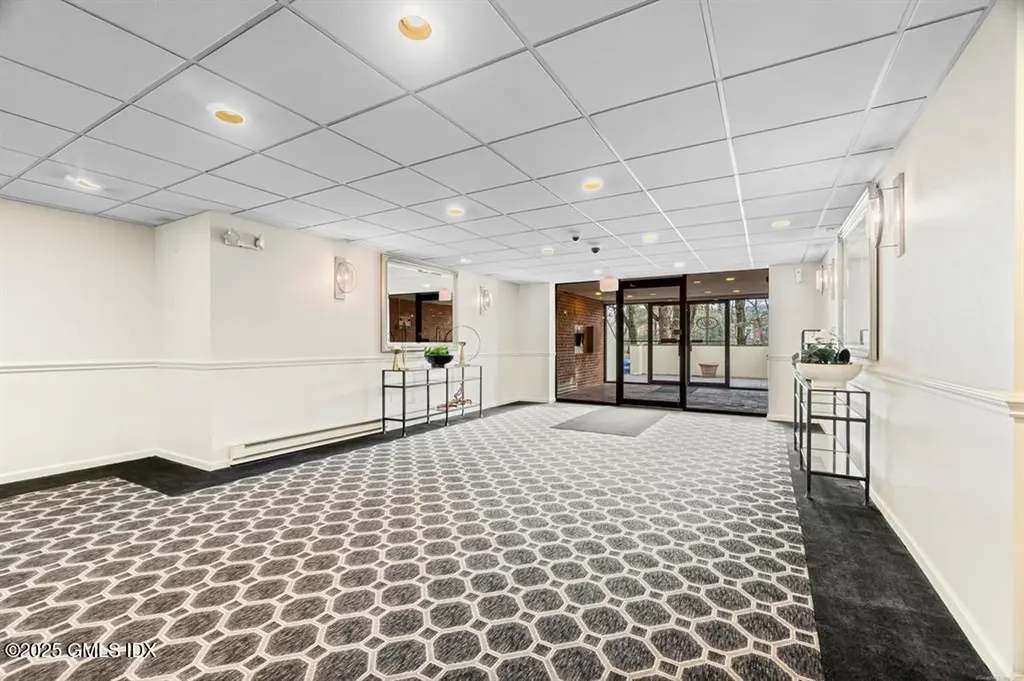 1535 E Putnam Avenue Old Greenwich CT 06870