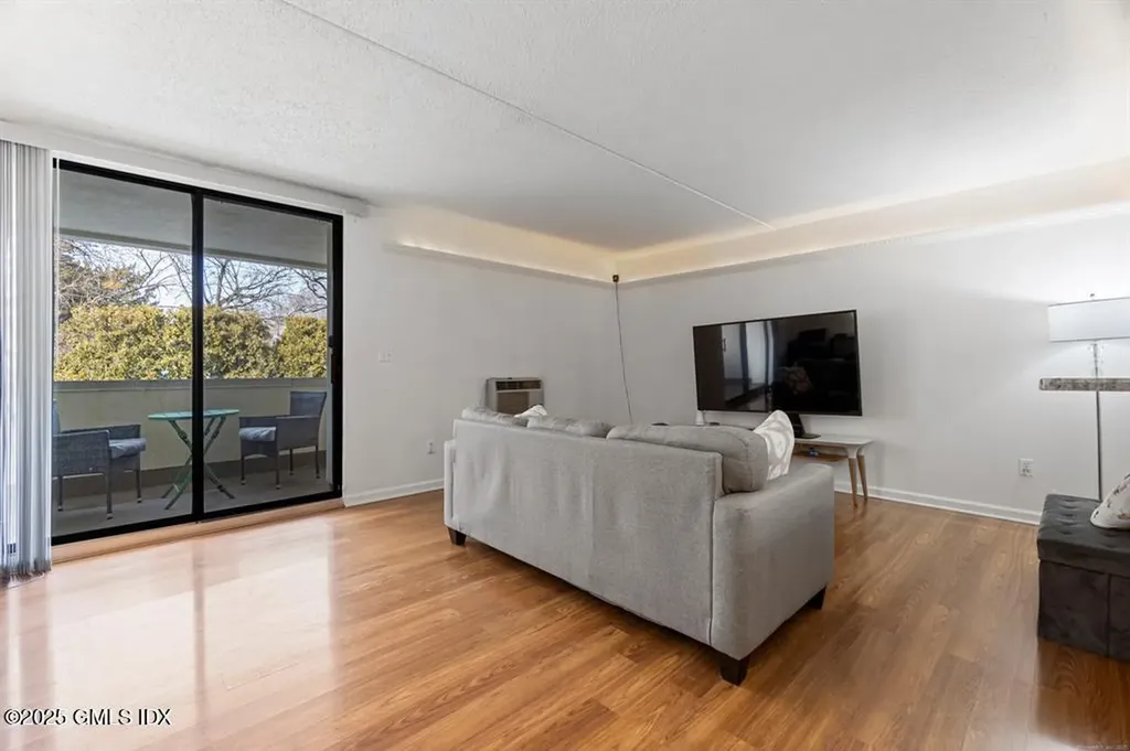 1535 E Putnam Avenue Old Greenwich CT 06870