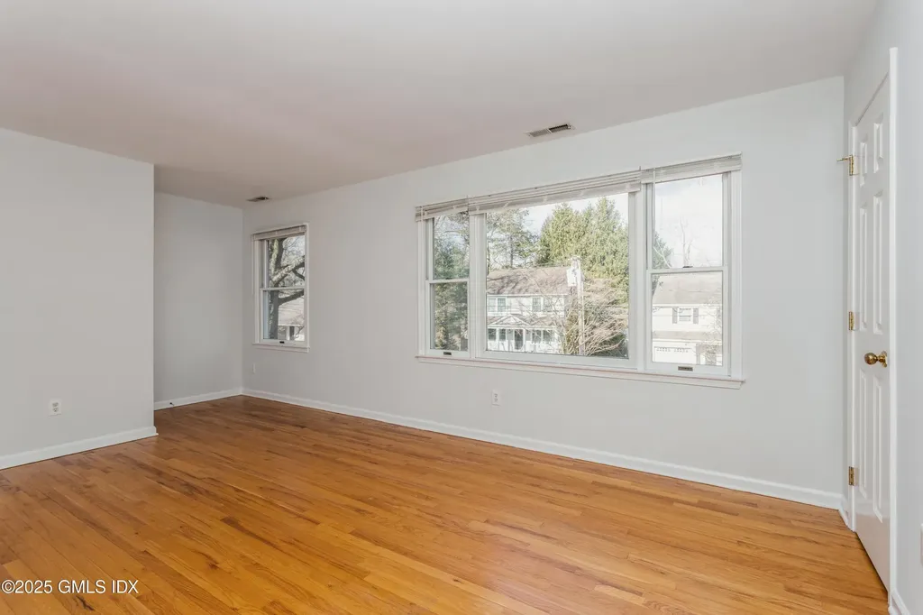 55 Richmond Drive Old Greenwich CT 06870