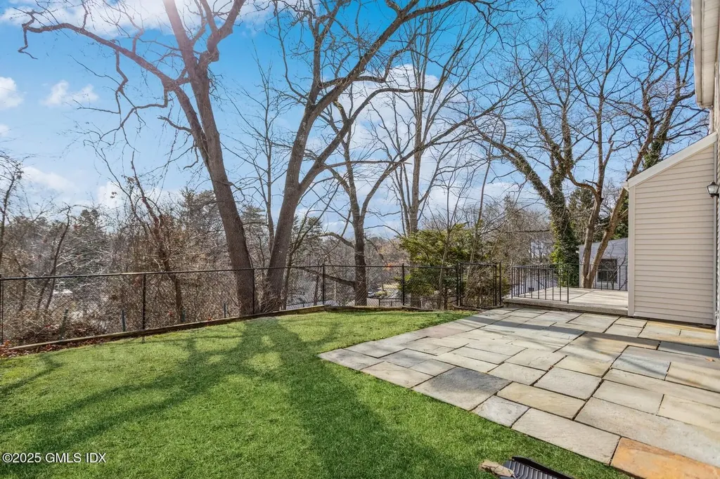 55 Richmond Drive Old Greenwich CT 06870