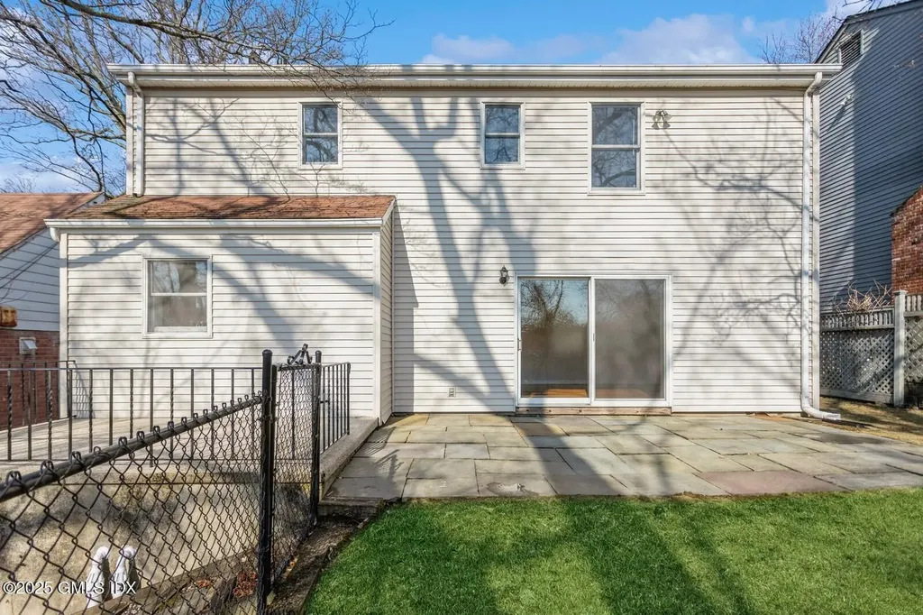 55 Richmond Drive Old Greenwich CT 06870