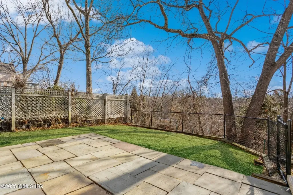 55 Richmond Drive Old Greenwich CT 06870