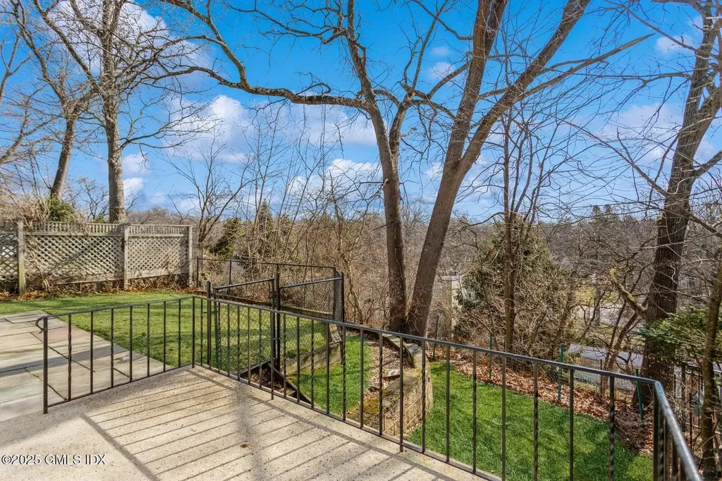 55 Richmond Drive Old Greenwich CT 06870