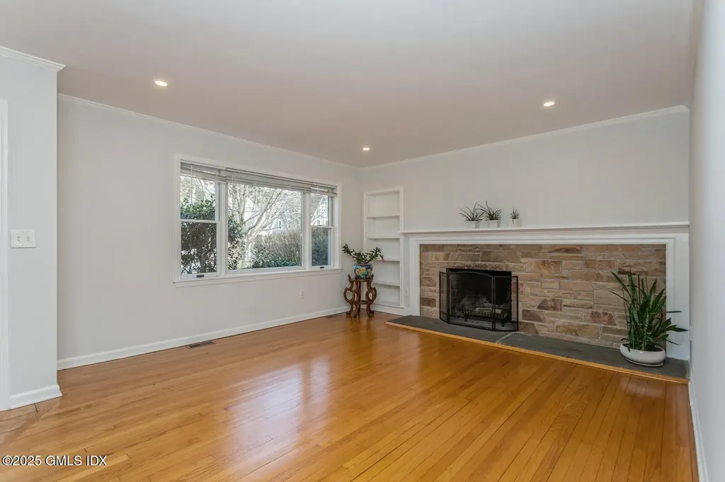 55 Richmond Drive Old Greenwich CT 06870