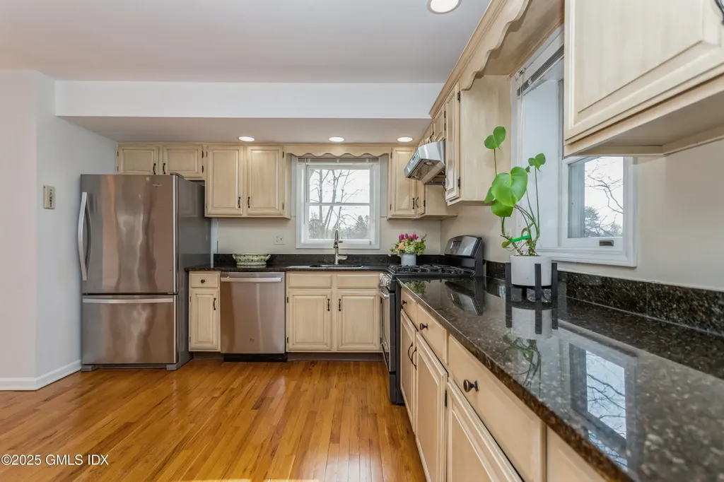 55 Richmond Drive Old Greenwich CT 06870