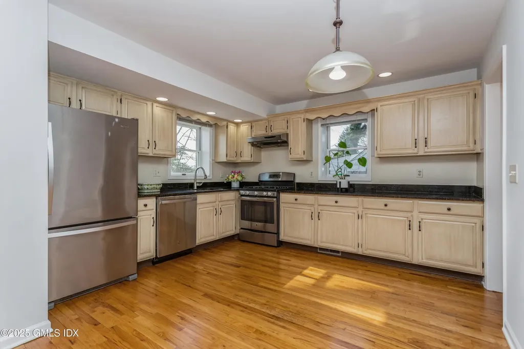 55 Richmond Drive Old Greenwich CT 06870