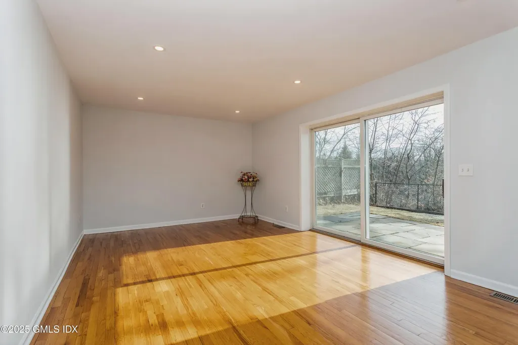 55 Richmond Drive Old Greenwich CT 06870