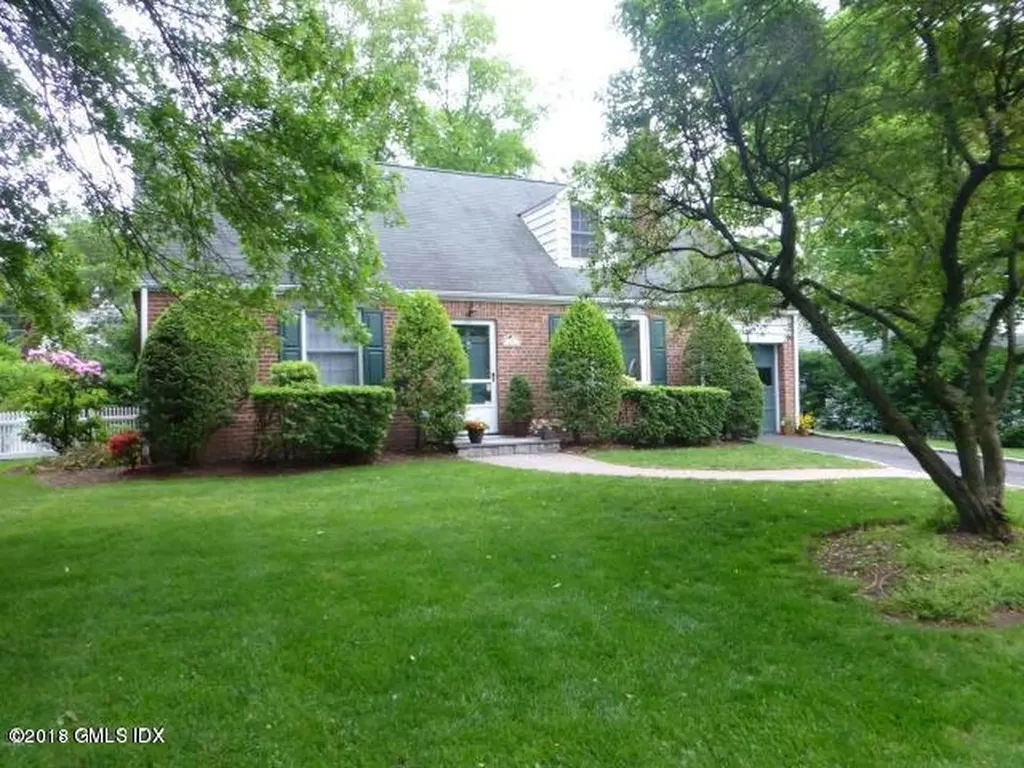 26 Halsey Drive Old Greenwich CT 06870