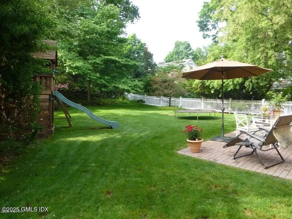 26 Halsey Drive Old Greenwich CT 06870