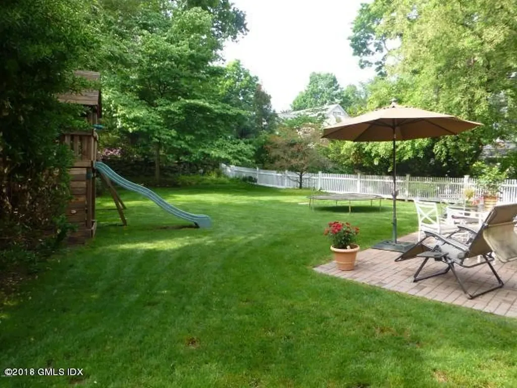 26 Halsey Drive Old Greenwich CT 06870