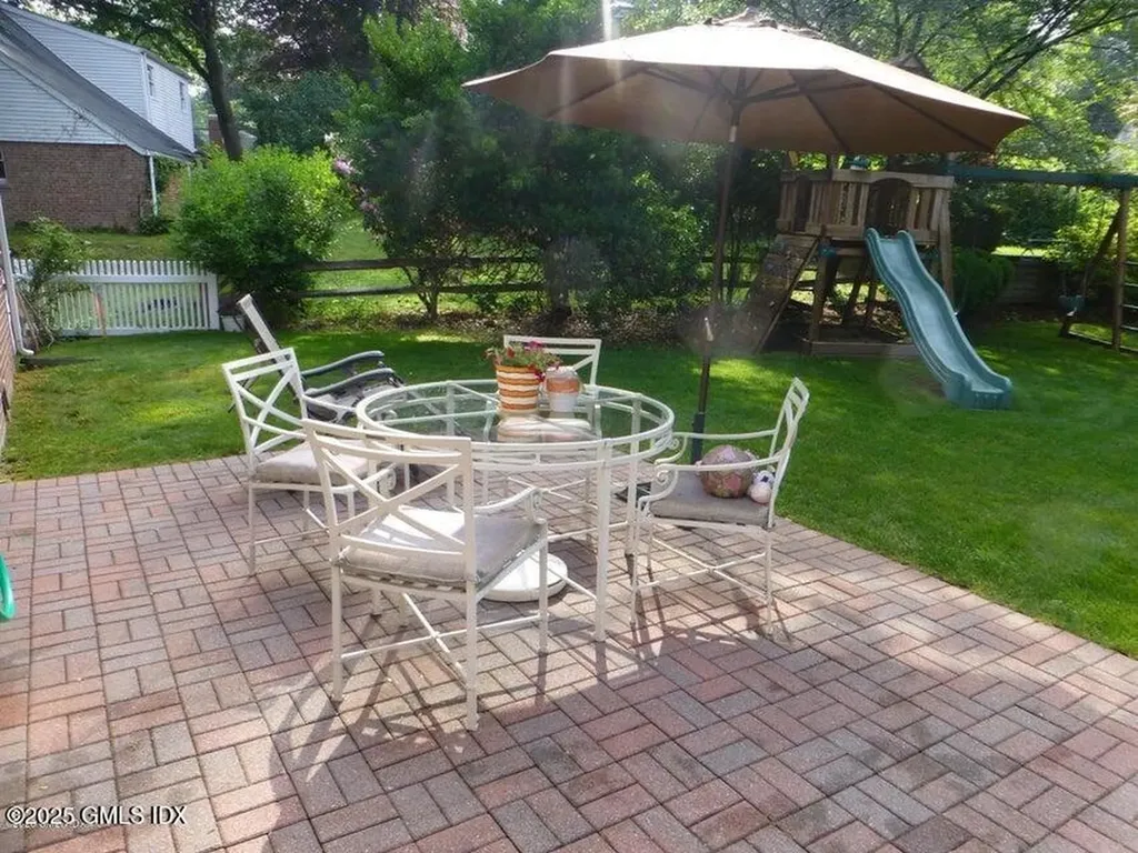 26 Halsey Drive Old Greenwich CT 06870