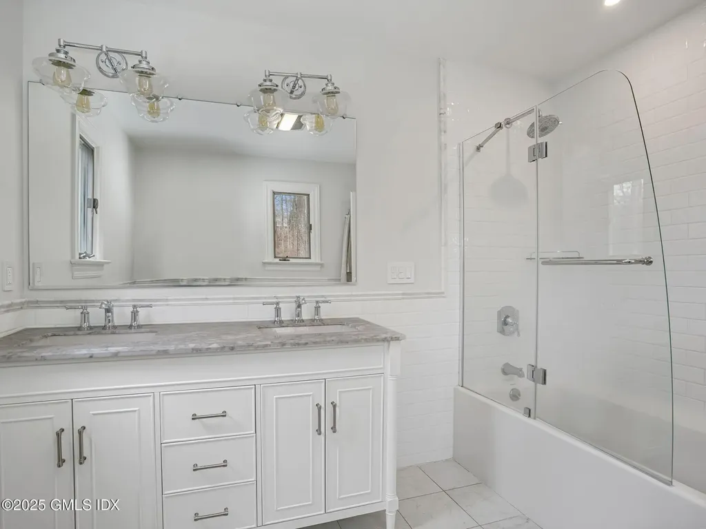 216 Barclay Drive Stamford CT 06903