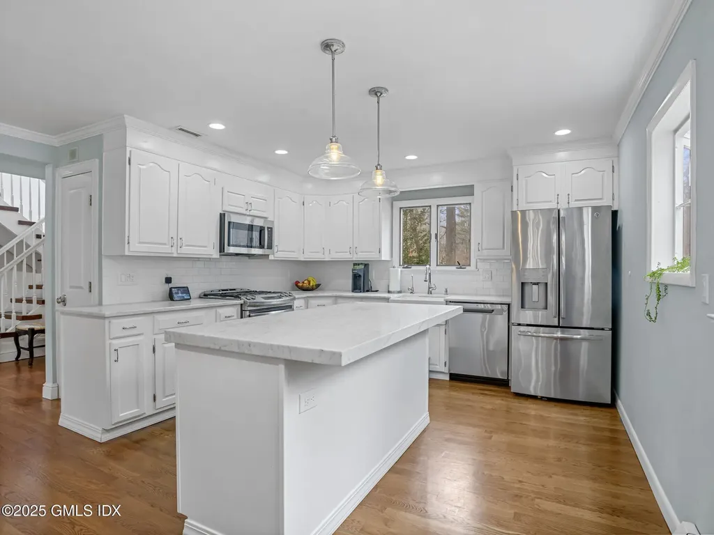 216 Barclay Drive Stamford CT 06903