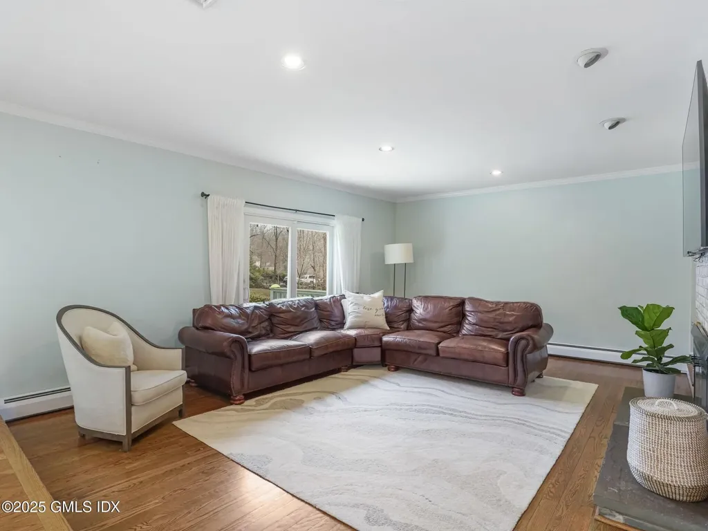 216 Barclay Drive Stamford CT 06903