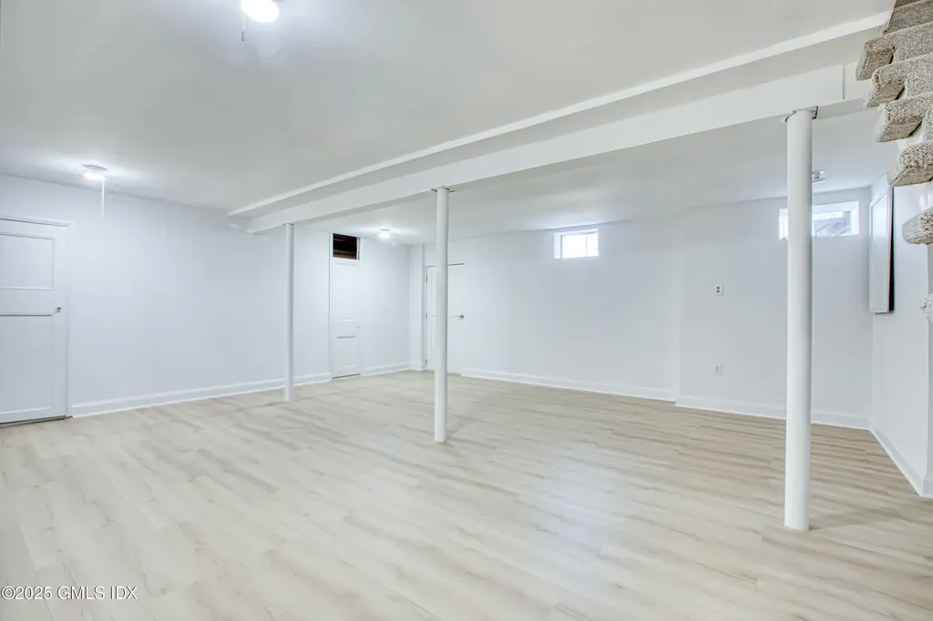 9 Apache Place Riverside CT 06878