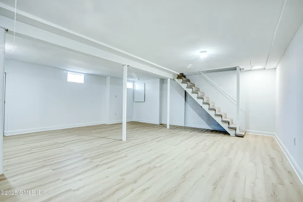 9 Apache Place Riverside CT 06878